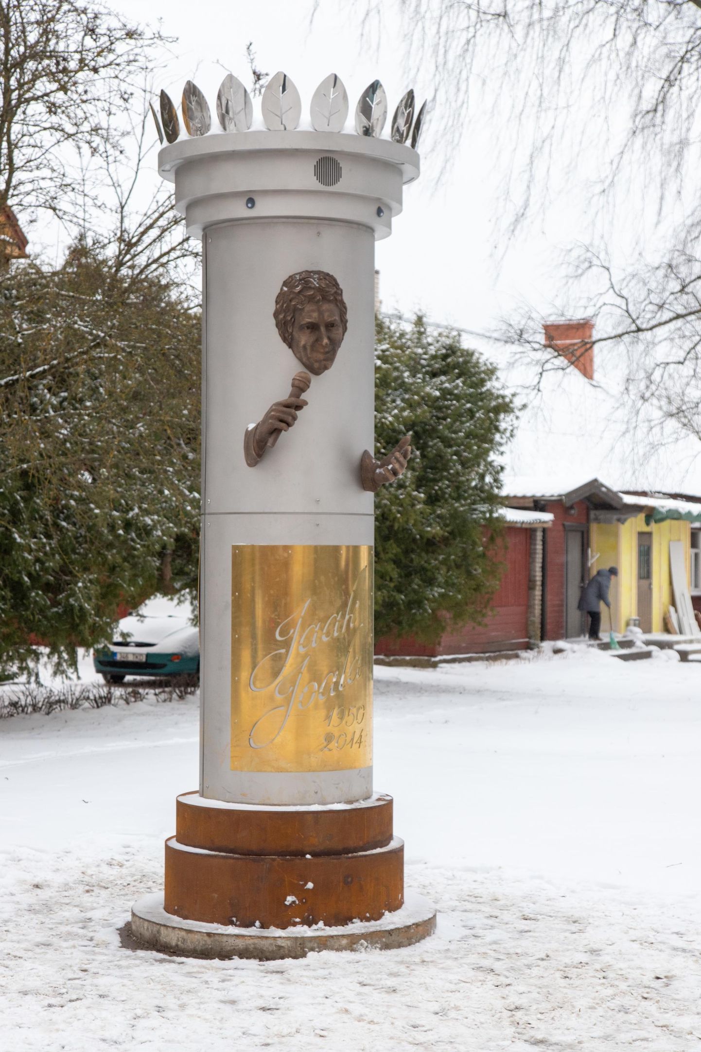Jaak Joala mälestussammas Viljandis Posti ja Koidu tänava nurgal pargis