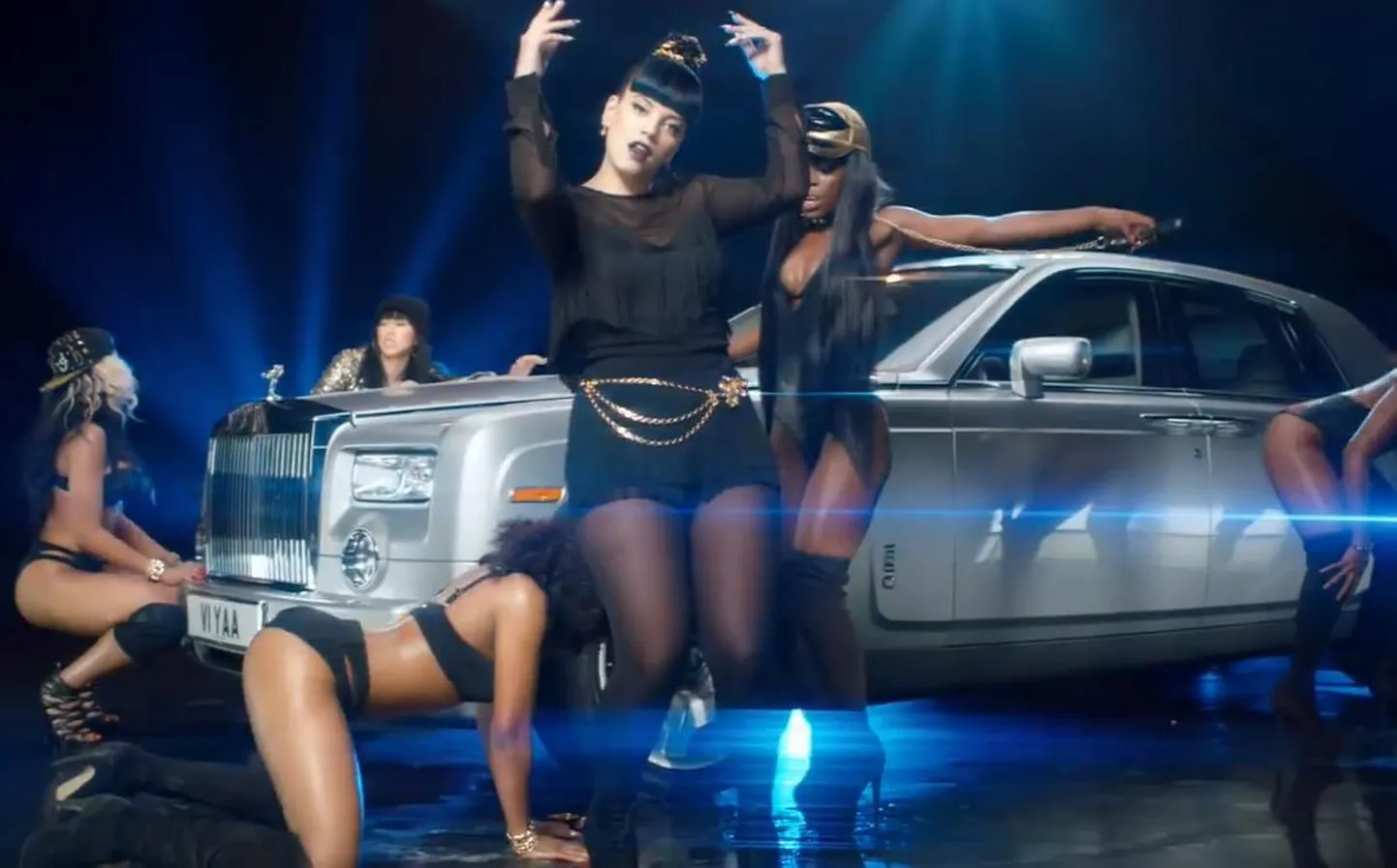 Lily Allen videos «Hard Out There»