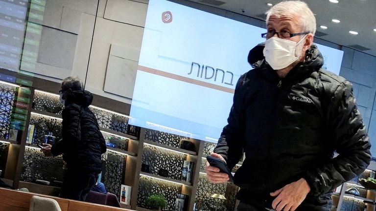 14 марта, через 10 дней после отравления, Абрамовича видели в аэропорту Тель-Авива