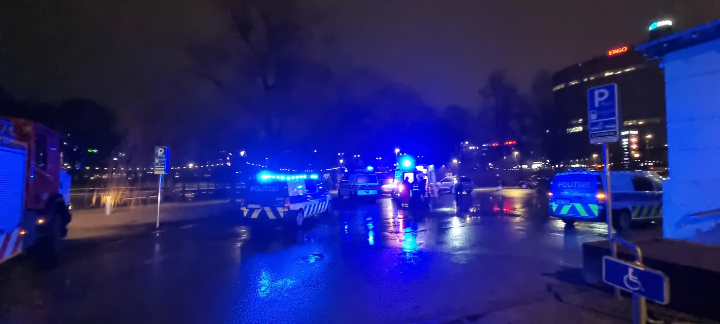 Neljapäeval tuli päästjatel Emajõest välja aidata inimene, kes esialgseil andmeil hüppas Kaarsillalt külma vette ning viidi hiljem seetõttu kiirabiga haiglasse.
