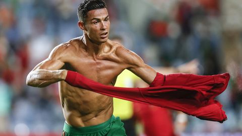 Portugali päästnud Ronaldo haaras maailmarekordi ning kukutab õige pea järgmise tippmargi