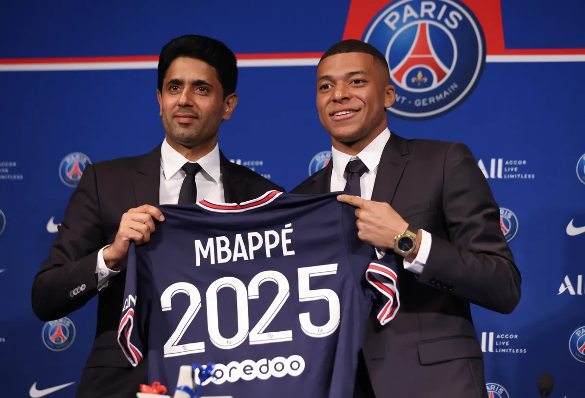 Nasers Al-Helaifi un Kilians Mbapē