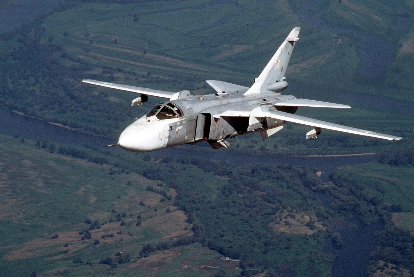 Vene SU-24 pommitaja 2002. aasta arhiivifotol.