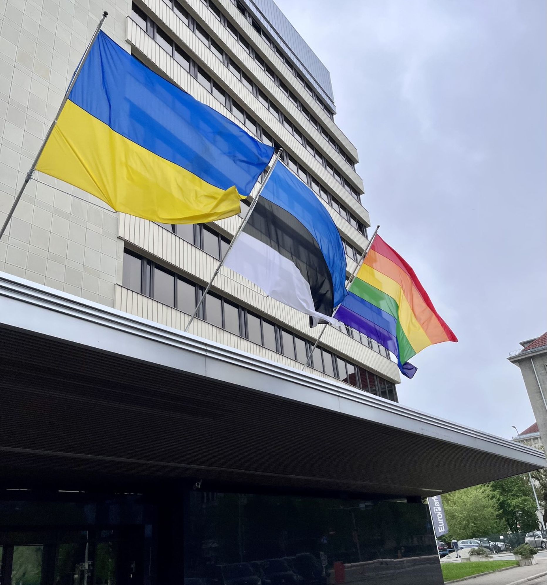 Здание Министерства иностранных дел Эстонии 17 мая 2023 года в Международный день борьбы с гомофобией, трансфобией и бифобией