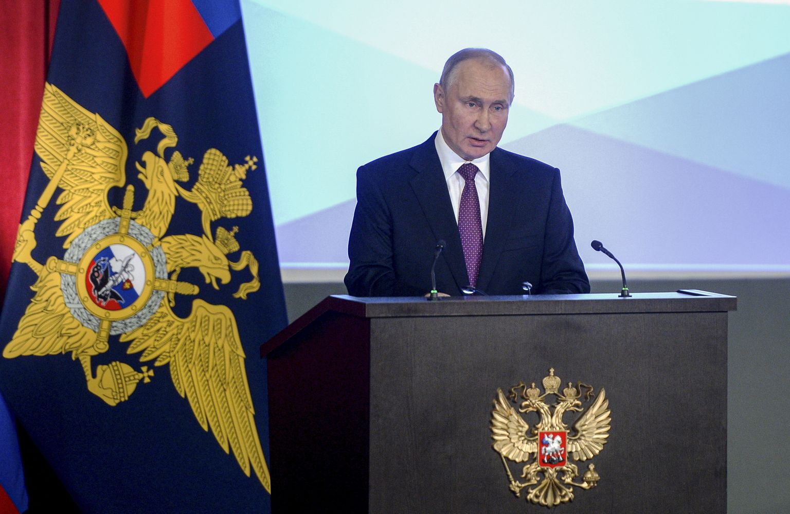 Vene president Vladimir Putin rääkimas eilsel Siseministeeriumi tippkohtumisel.