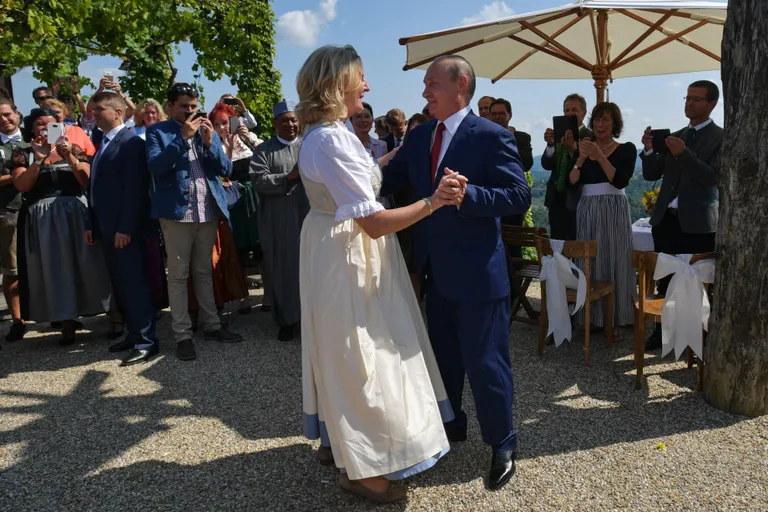 Venemaa president Vladimir Putin osales Austria välisministri Karin Kneissli ja ärimees Wolfgang Meilingeri pulmas