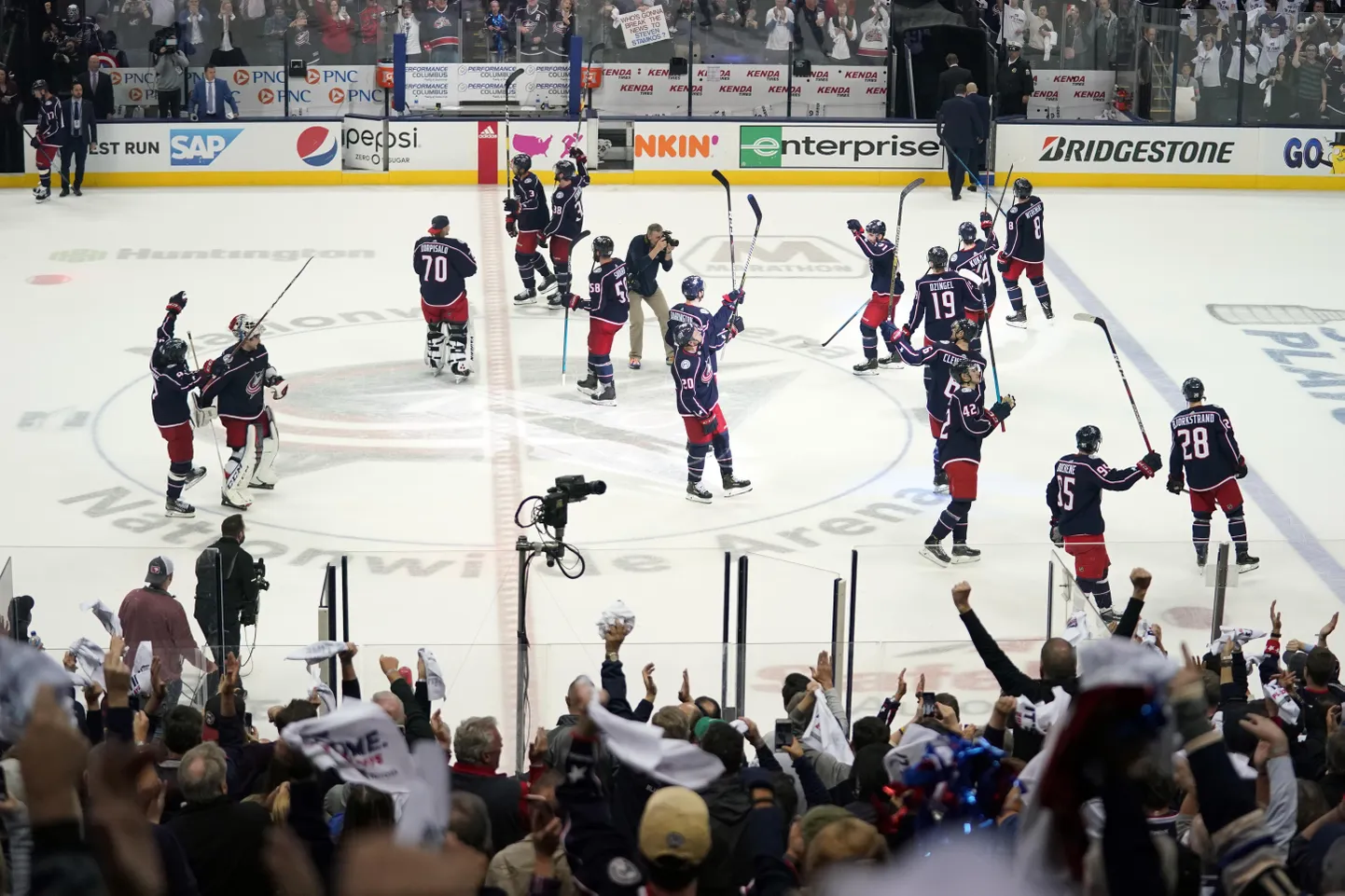 Columbus Blue Jackets tähistab usukumatut võitu Tampa Bay Lightningi üle