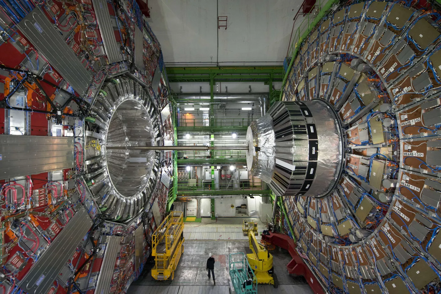 Higgsi bosoni olemasolu tuvastanud Suur Osakestekiirendi ehk Large Hadron Collider Genfis.