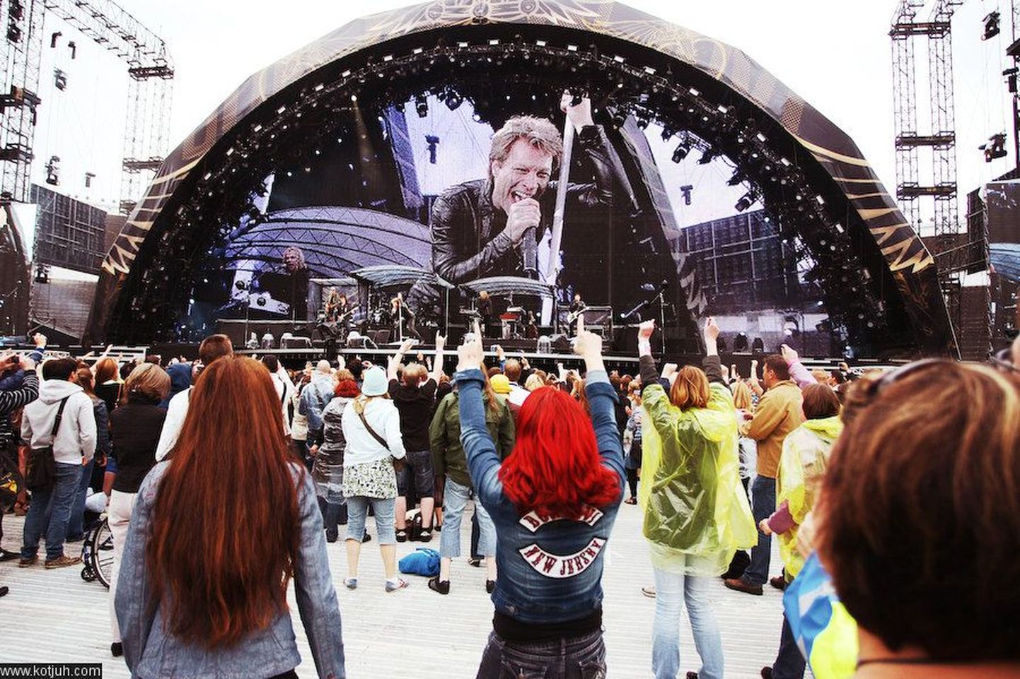 Bon Jovi fänn ehmatas: pisikese öömaja eest küsitakse Tallinnas üle 12 000 euro. Bon Jovi kontsert 2011. aastal Helsingis.