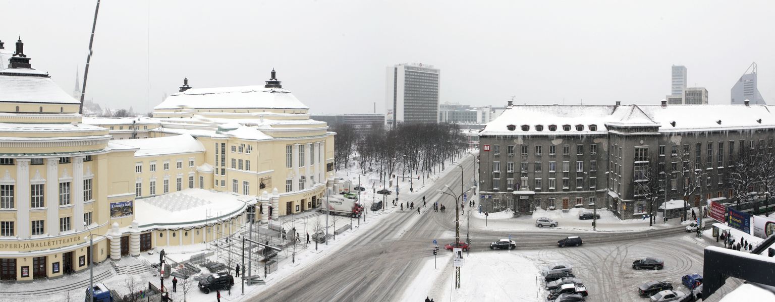 Театральная площадь и бульвар Эстония.
