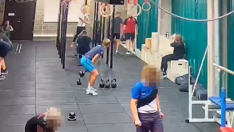 VIDEO ⟩ Spordiklubis tõukas treener eakat külastajat, kes palus muusika vaiksemaks keerata