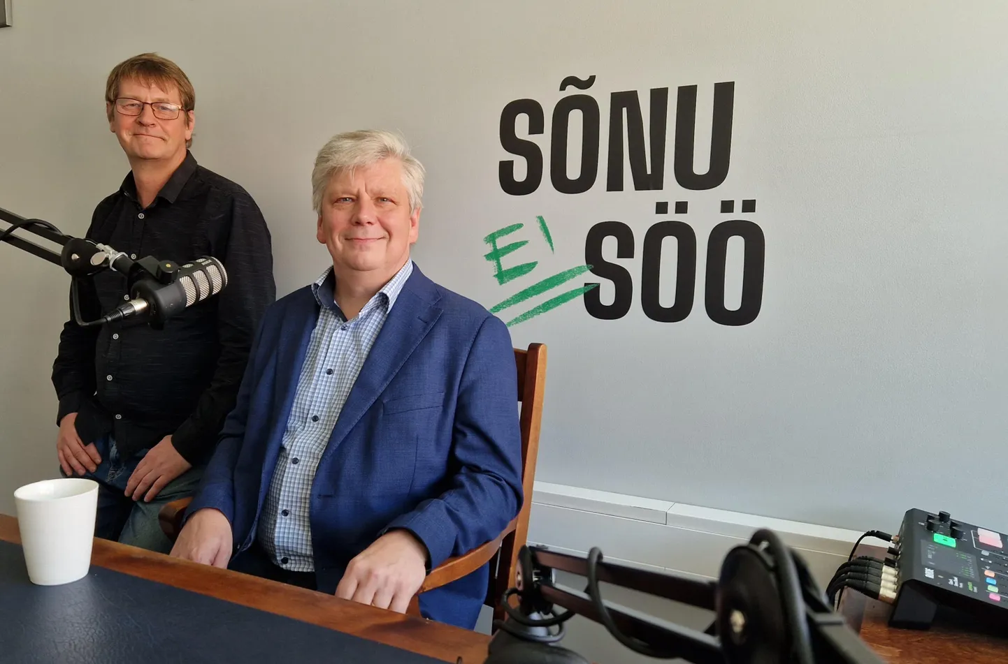 Taskuhäälingus "Sõnu ei söö" oli külas Parempoolsete aseesimees Siim Kiisler ja usutleja rollis arvamustoimetaja Raido Keskküla.