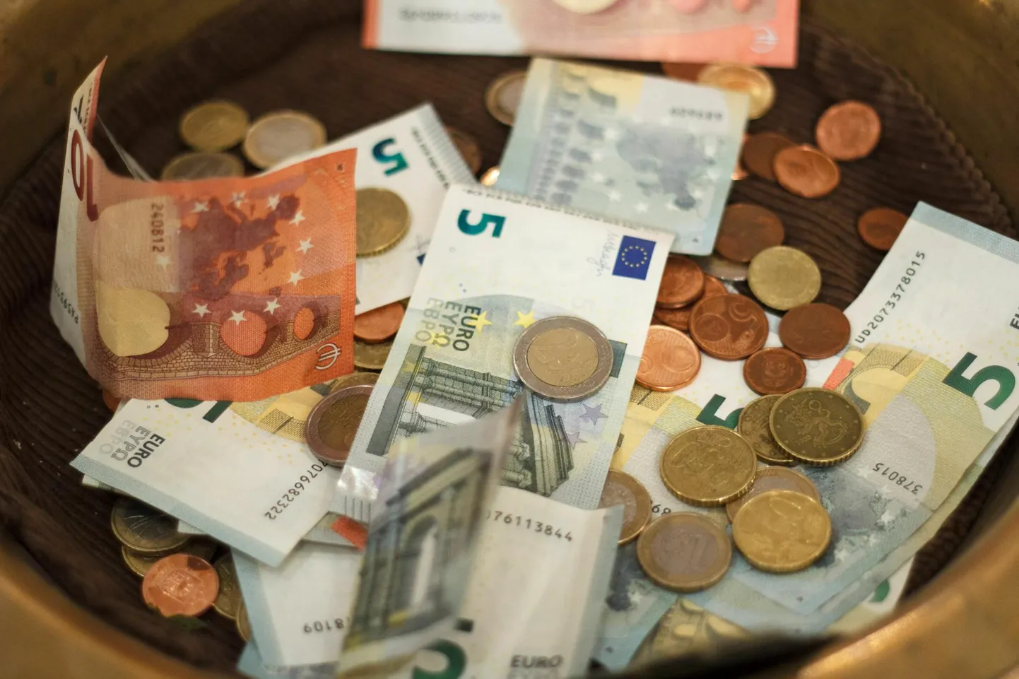 Need, kes maksid 2024. aastal kolmandasse sambasse kuni 6000 eurot, saavad nüüd oma arvelduskontole 1200 eurot maksutagastust.