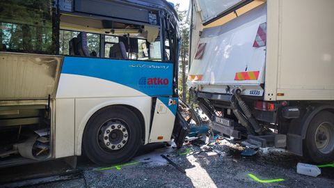 Почему автобус врезался в грузовик? Фирма ATKO озвучила версию водителя и обратилась к пострадавшим 