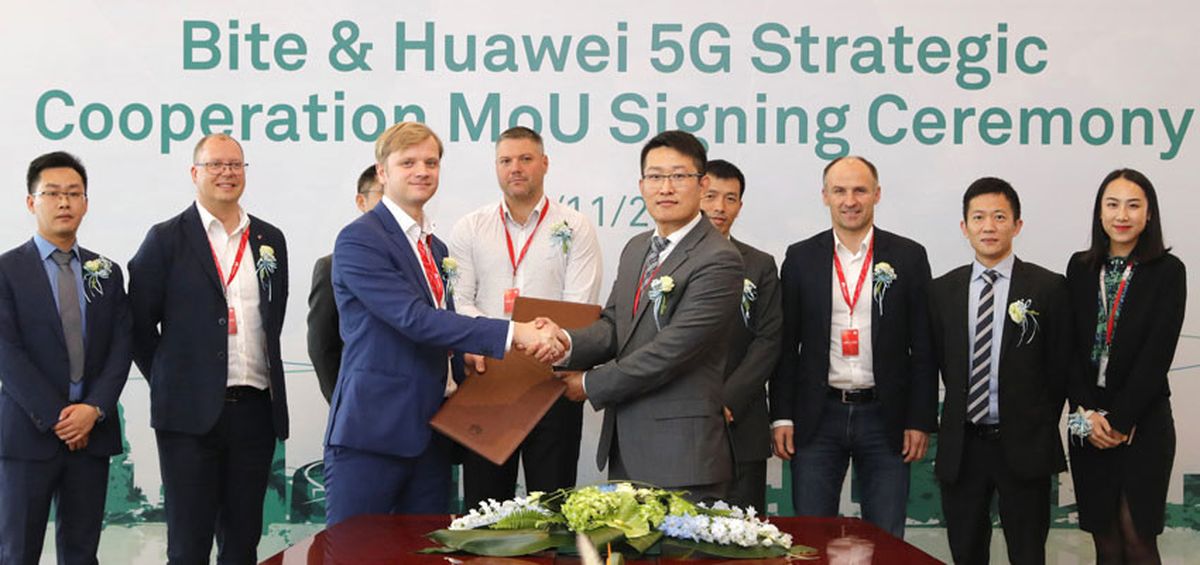 Bite tehnikadirektor Gints Butens ja Huawei esindaja Ross Chen allkirjastasid 2018. aasta sügisel 5G võrgu ehitamiseks koostöömemorandumi.