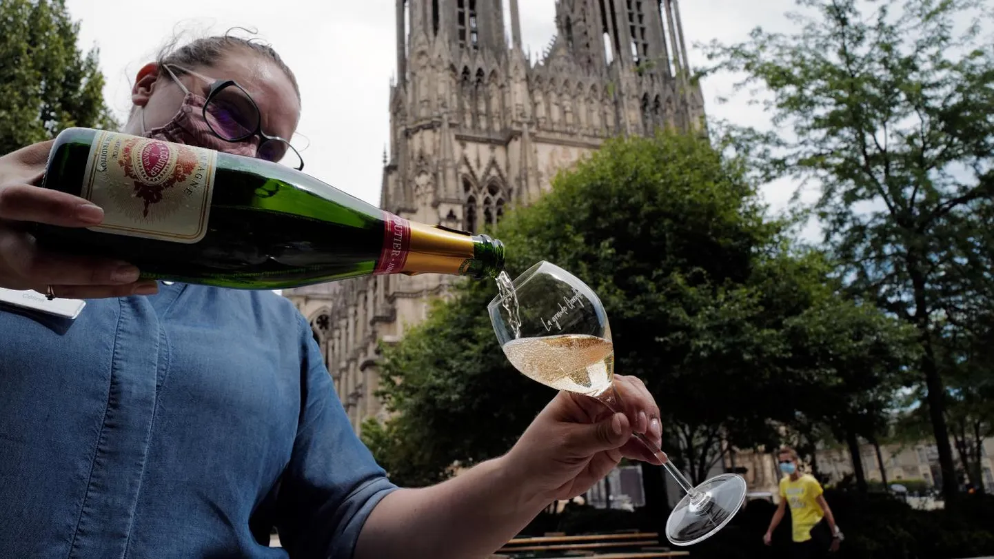 MUUDATUS: 1. jaanuarist ei tohi Prantsuse veinitootjad Venemaal pudelisiltidel kasutada venekeelset sõna шампанское. Ehkki ladina tähtedega kirjutatud nimetuse Champagne kasutamine on lubatud, peab siltidel tingimata olema ka sõnaühend игристое вино.