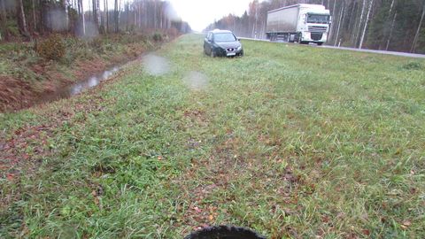 Видео: безумная погоня на шоссе Таллинн-Пярну-Икла, где пьяный водитель Seat разогнался до 200 км/ч