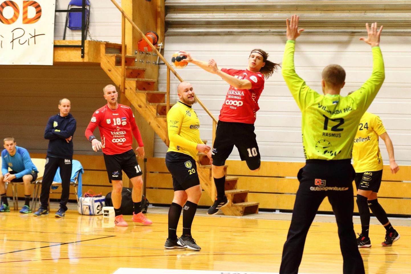 Viljandi HC puurivaht Rasmus Ots tõrjus Viljandi HC väravasuul küll kolm karistusviset, kuid karikasarja veerandfinaali edenes Põlva Serviti.