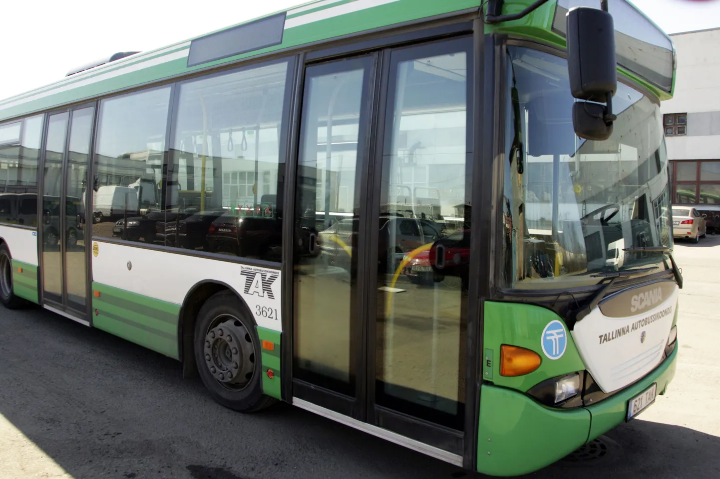 Autobuss.