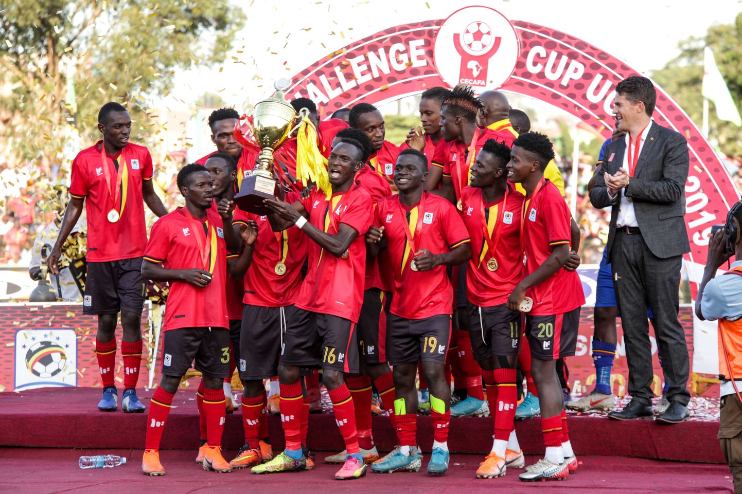 Eritrea alistanud Uganda meeskond võitu tähistamas