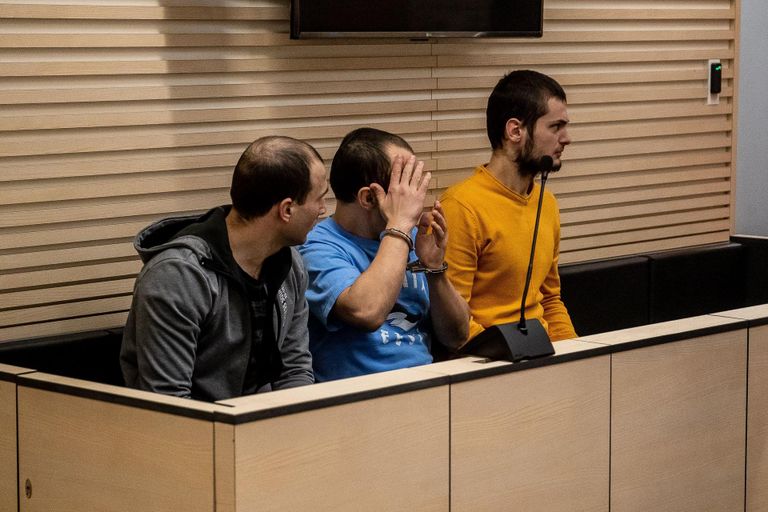 Слева направо: Петр Елезогло, Василий Диулгер и Иван Фильцев в Харьюском уездном суде.