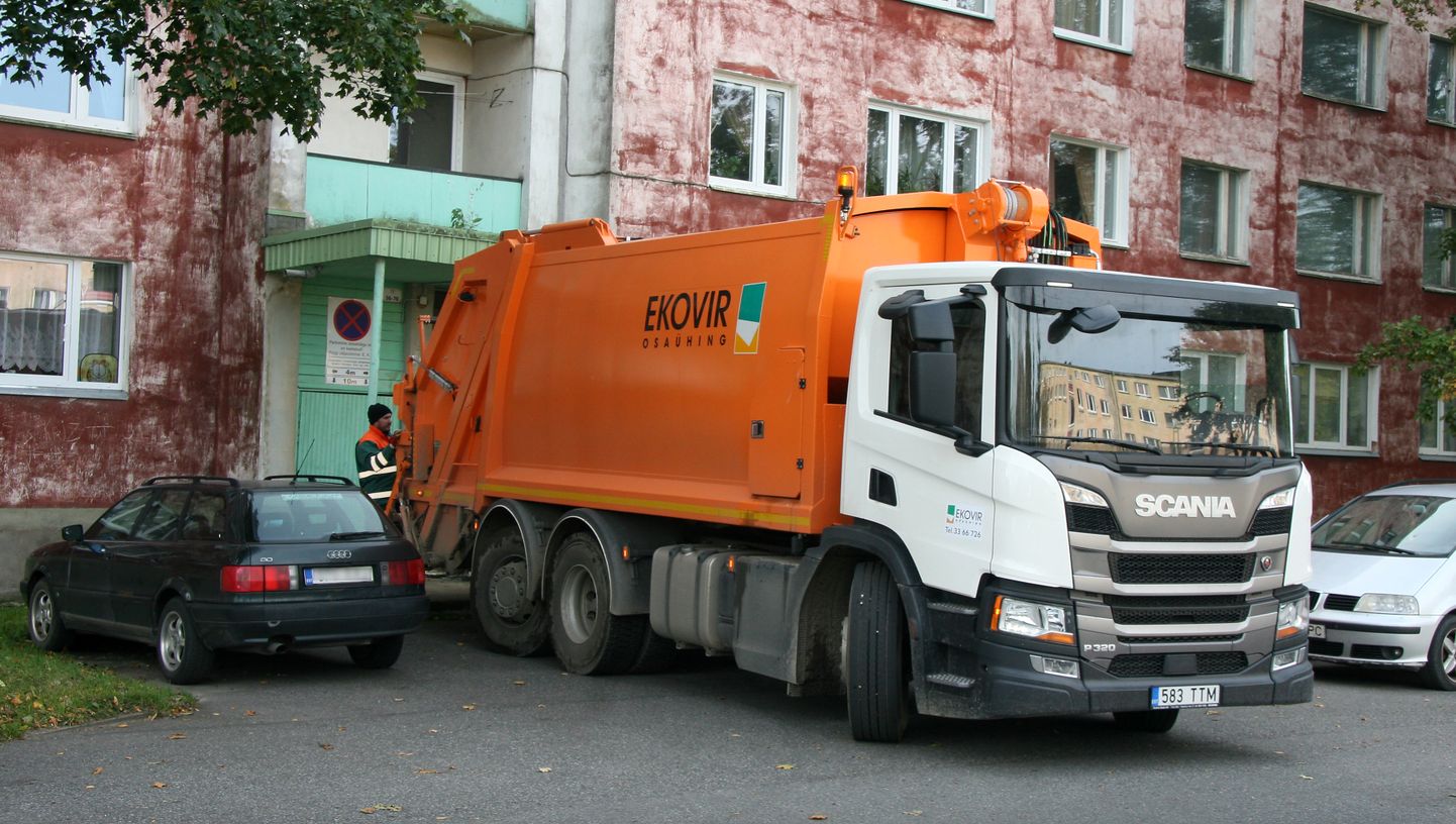 Между кохтла-ярвеским мусоровывозчиком "Ekovir" и квартирными товариществами уже не один год идет спор о взимании дополнительной платы в домах с мусоропроводом. Теперь он дошел и до канцлера права.