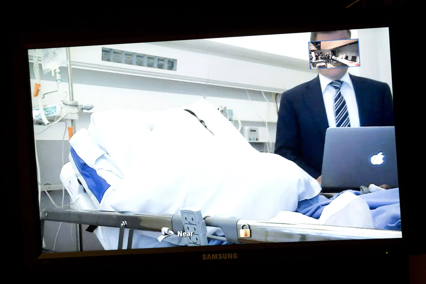 Turu pussitaja video vahendusel kohtule tunnistust andmas.