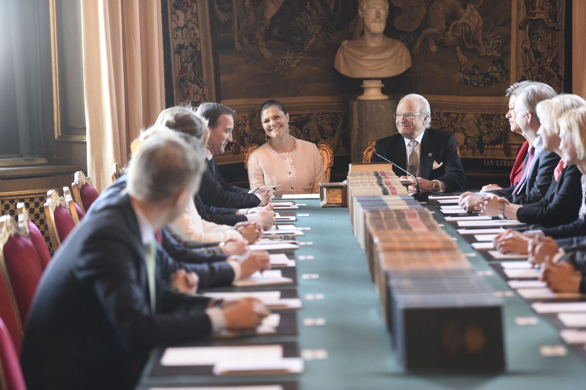 Kroonprintsess Victoria  ja kuningas Carl XVI Gustaf teatamas uue printsi nime