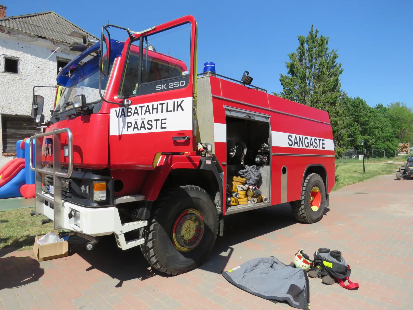 Esimesena jõudsid kohale Sangaste vabatahtlikud päästjad. Foto on illustreeriv.