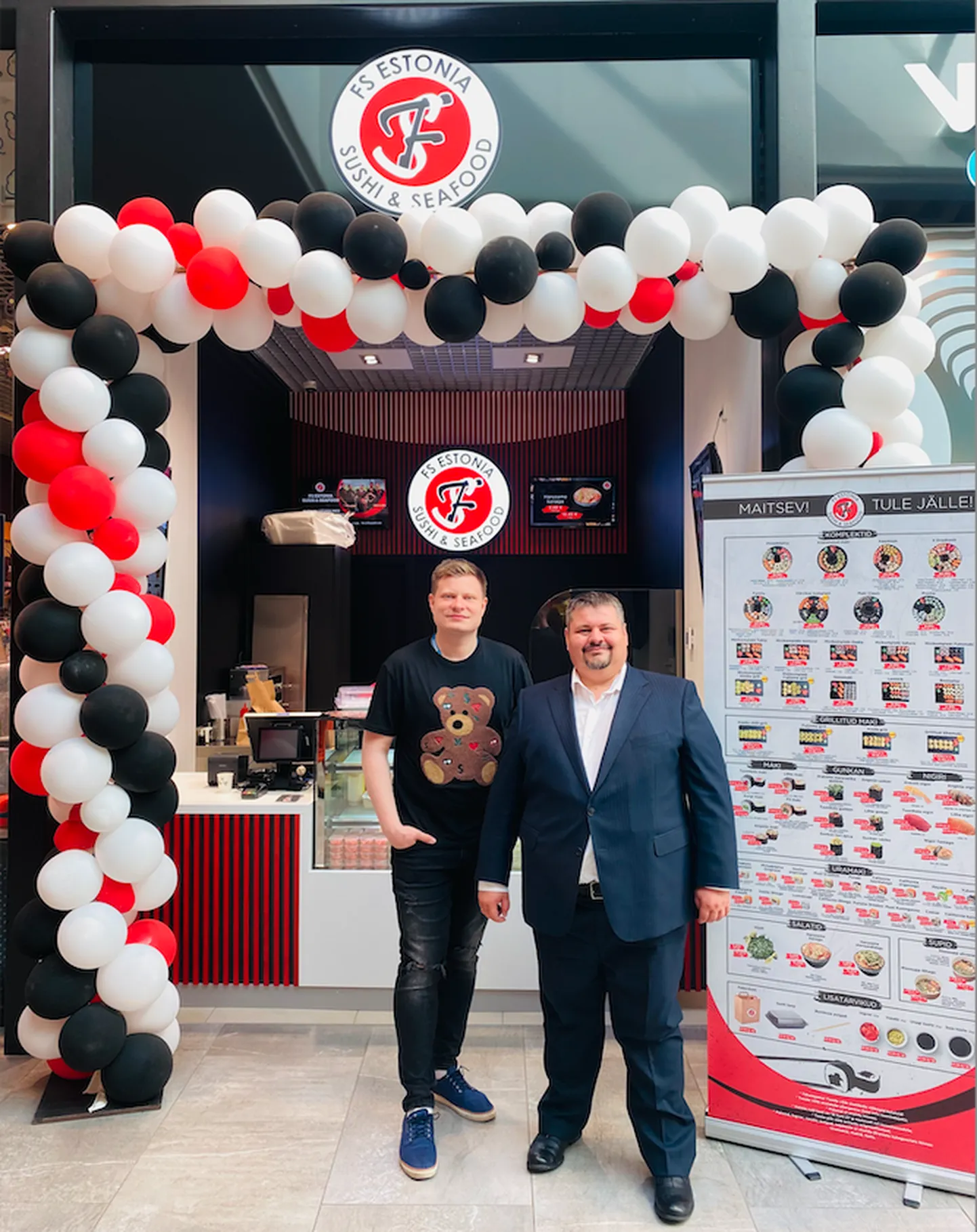 Журналист Эдгар Гергель и владелец FS Sushi Estonia Мирослав Писаревский
