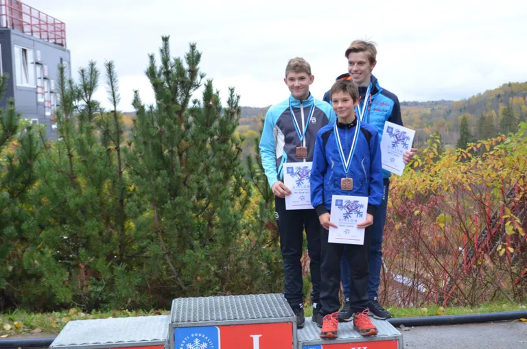 Meeskondlikus võistluses pronksmedali võitnud võrulaste trio: Martti Nõmme(paremal), Sten-Jörgen Leis (vasakul) ja Markus Pungar (ees)