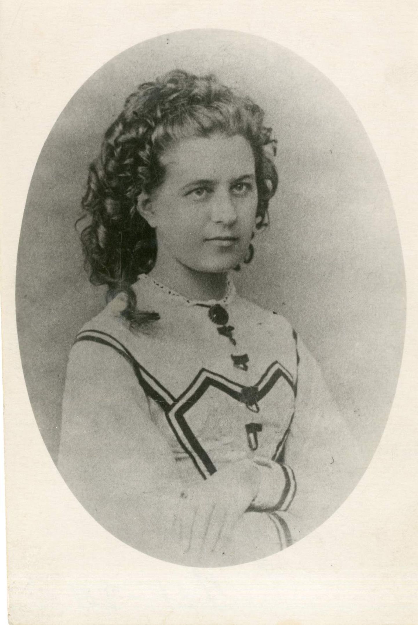 Lydia Emile Florentine Jannsen sündis 12. detsembril 1843 Vana-Vändras Pärnumaal.