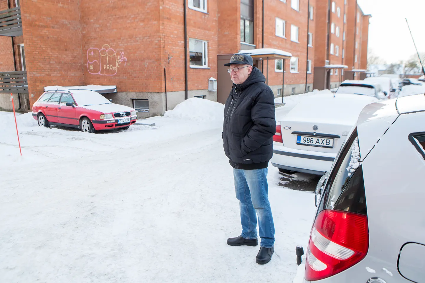 OTSI KOHTA, KUS SA SAAD: Rehe 7 elanik Arseeni Sepp nendib, et kodumaja juures parkimiskoha leidmine on muutunud parajaks loteriiks.