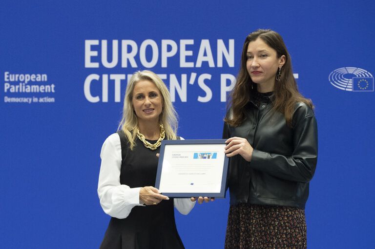 Briselē pasniegtas Eiropas Pilsoņu balvas sarunu festivālam LAMPA un "Twitterkonvojam"