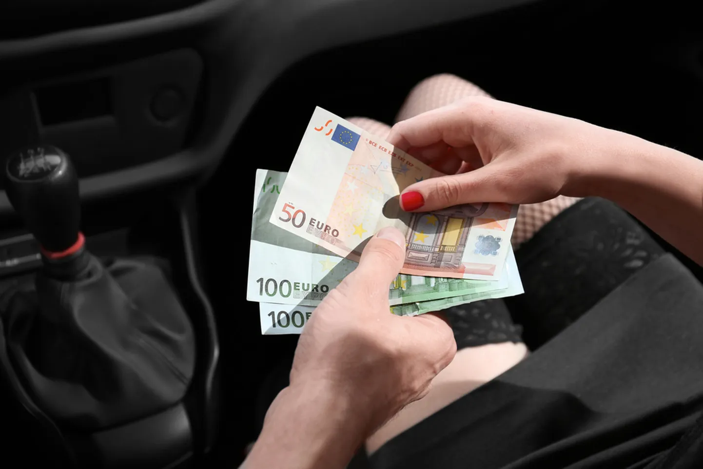 Suhkrubeebina töötav naine tunnistab, et teeb seda puhtalt raha pärast