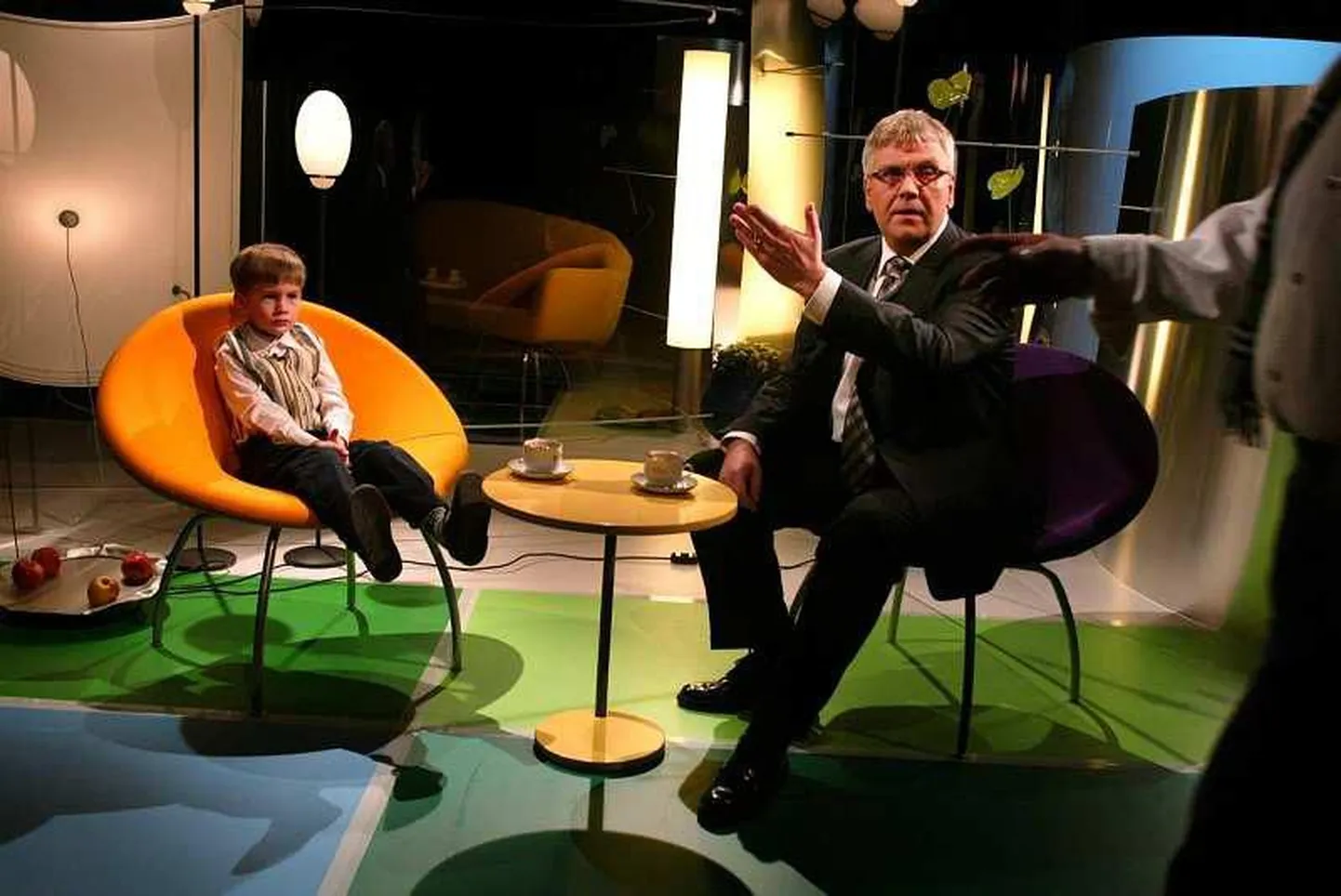 Urmas Ott intervjuud tegemas.