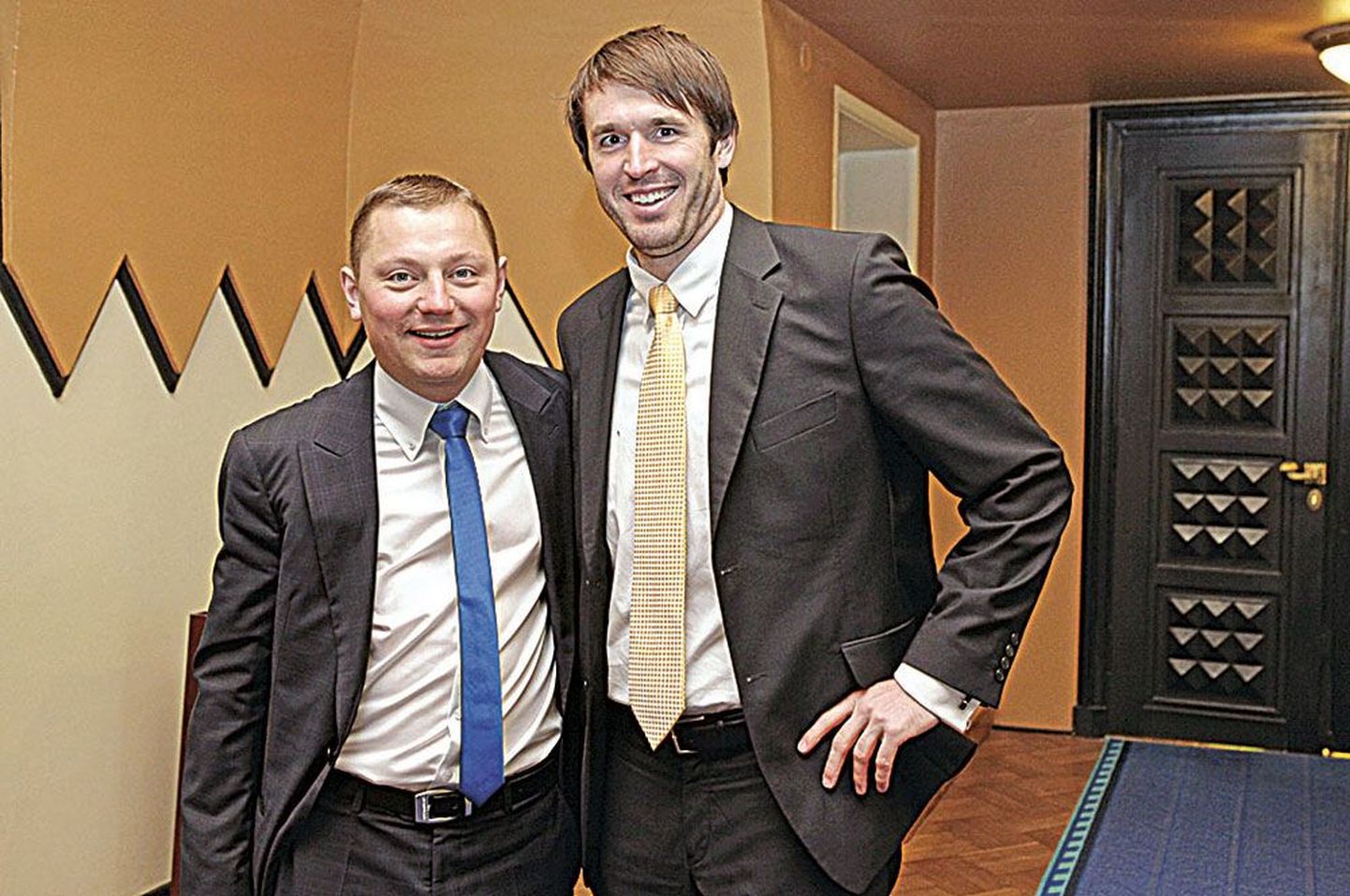 Rainer Vakra (paremal) sõnul suudab tema koos Deniss Boroditšiga tuua sotside ridadesse linnajuhtimise kogemust.