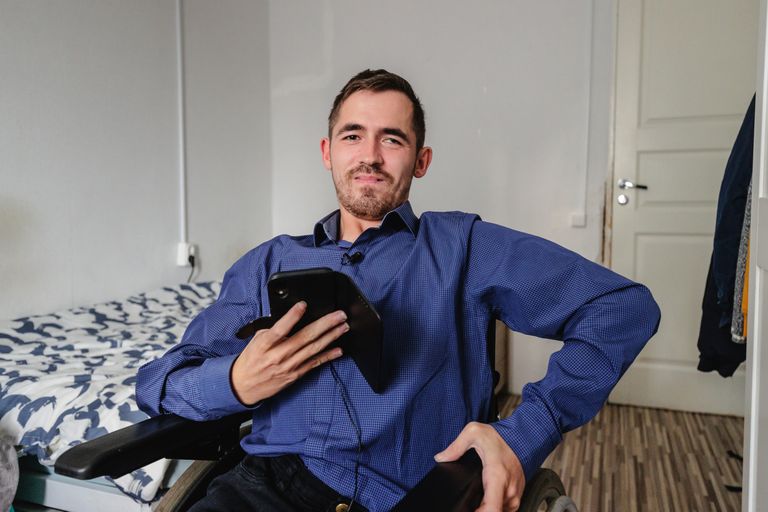 СИЛА В ИНВАЛИДНОМ КРЕСЛЕ 28-летний нарвитянин с ДЦП: «Легче самому ...