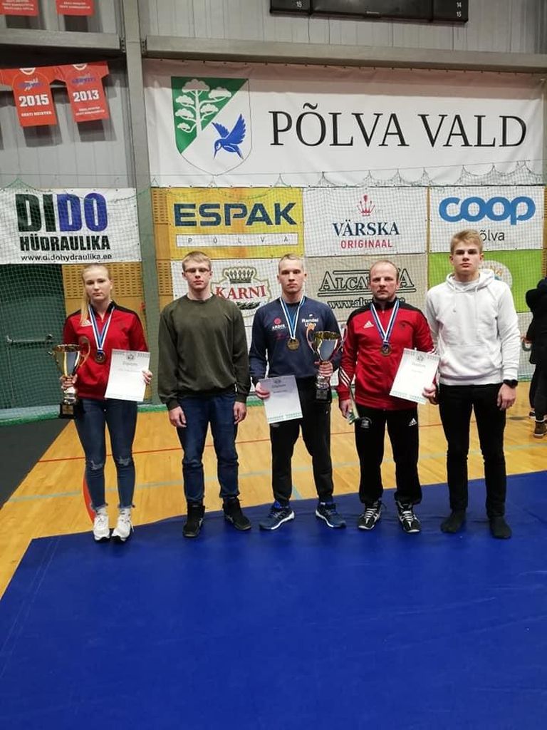 Maadlusklubi Leo esindajatest võitsid Eesti meistrivõistlustel esikoha Tiia-Triin Tomson ja Randel Uibo.