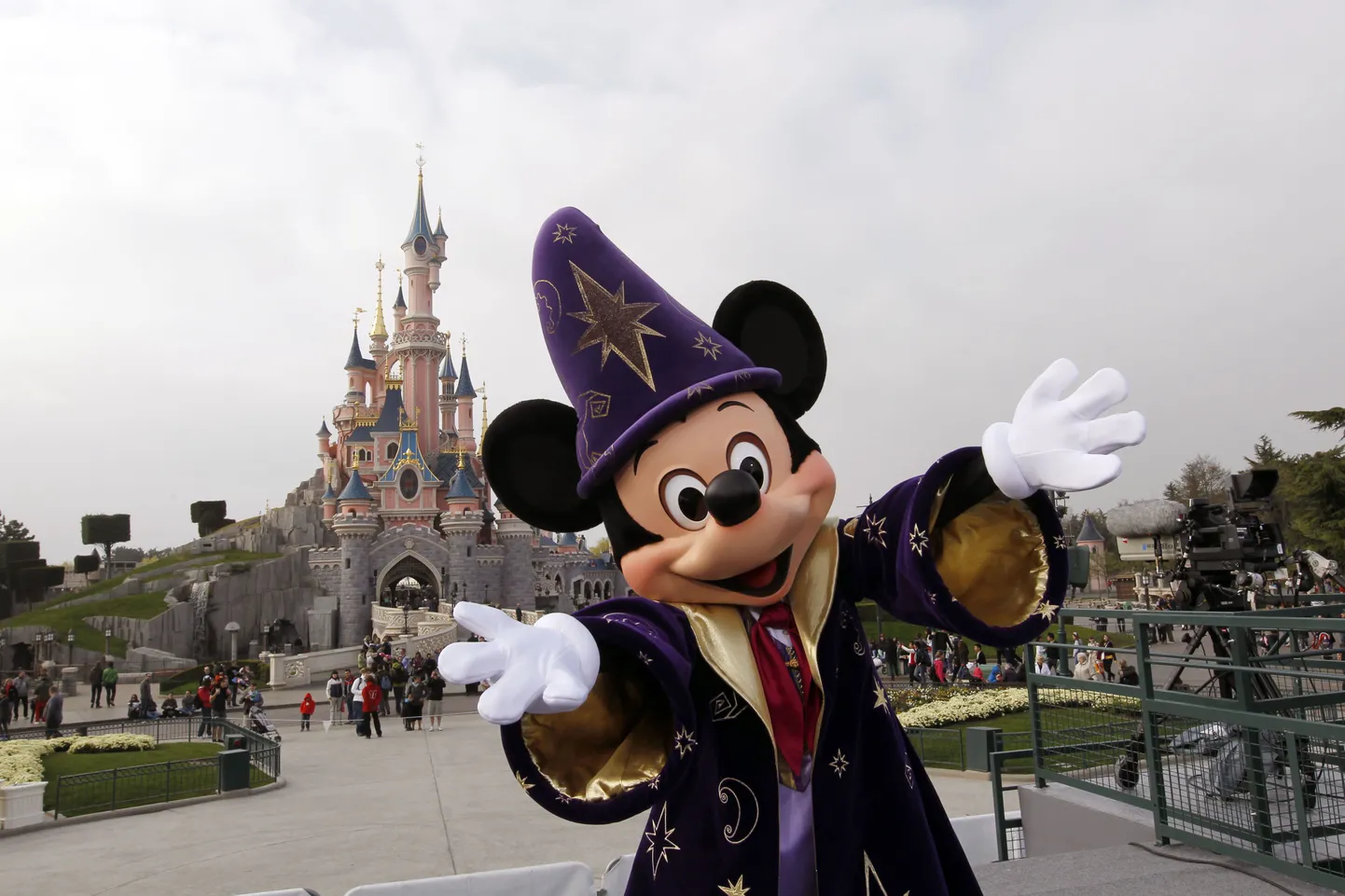 Pariisi lähedal asuv Disneyland.