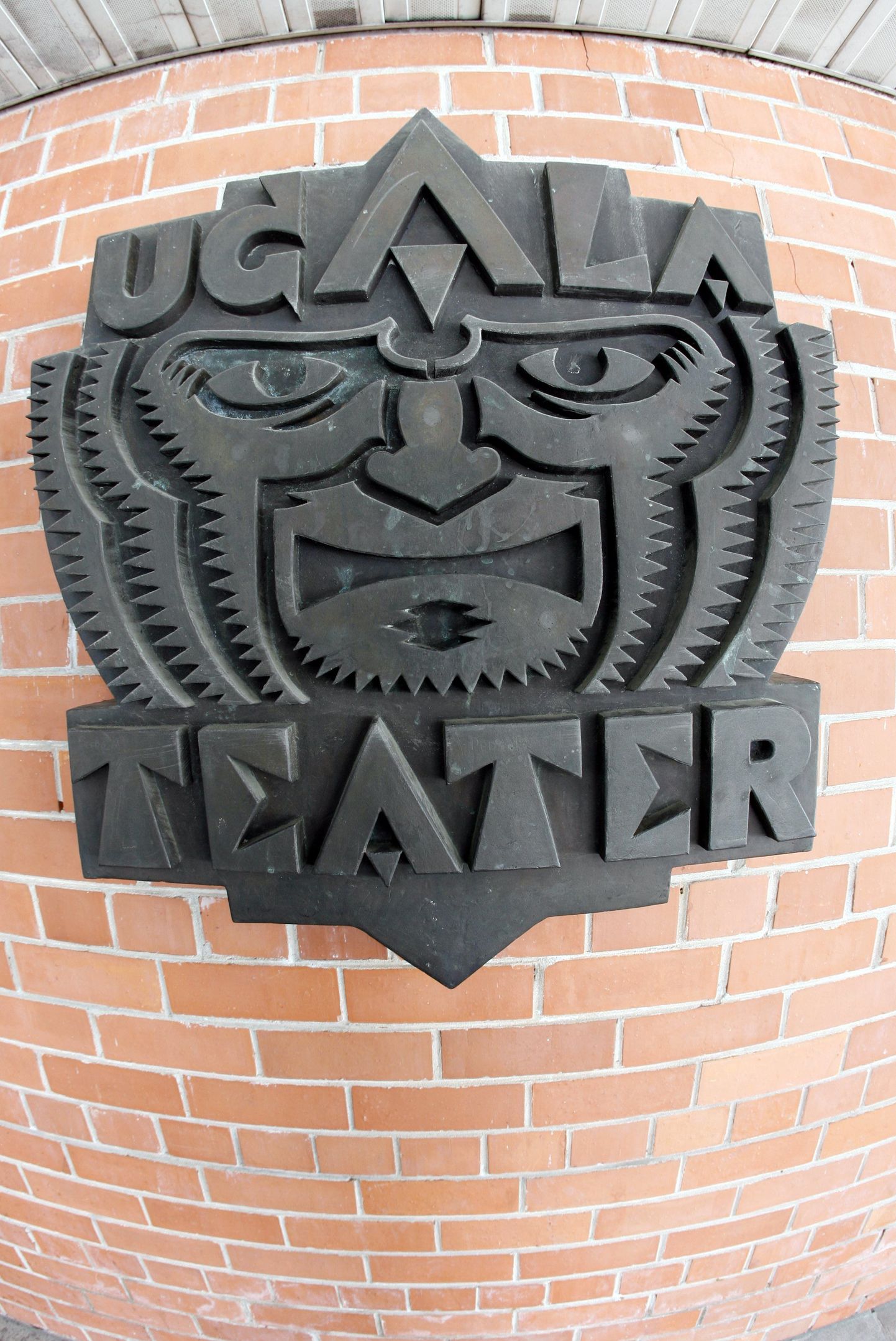 SAKALA01:   : VILJANDI, EESTI, 20MAR09
Teater Ugala. Ugala sümbol.
er/ Foto ELMO RIIG/ SAKALA