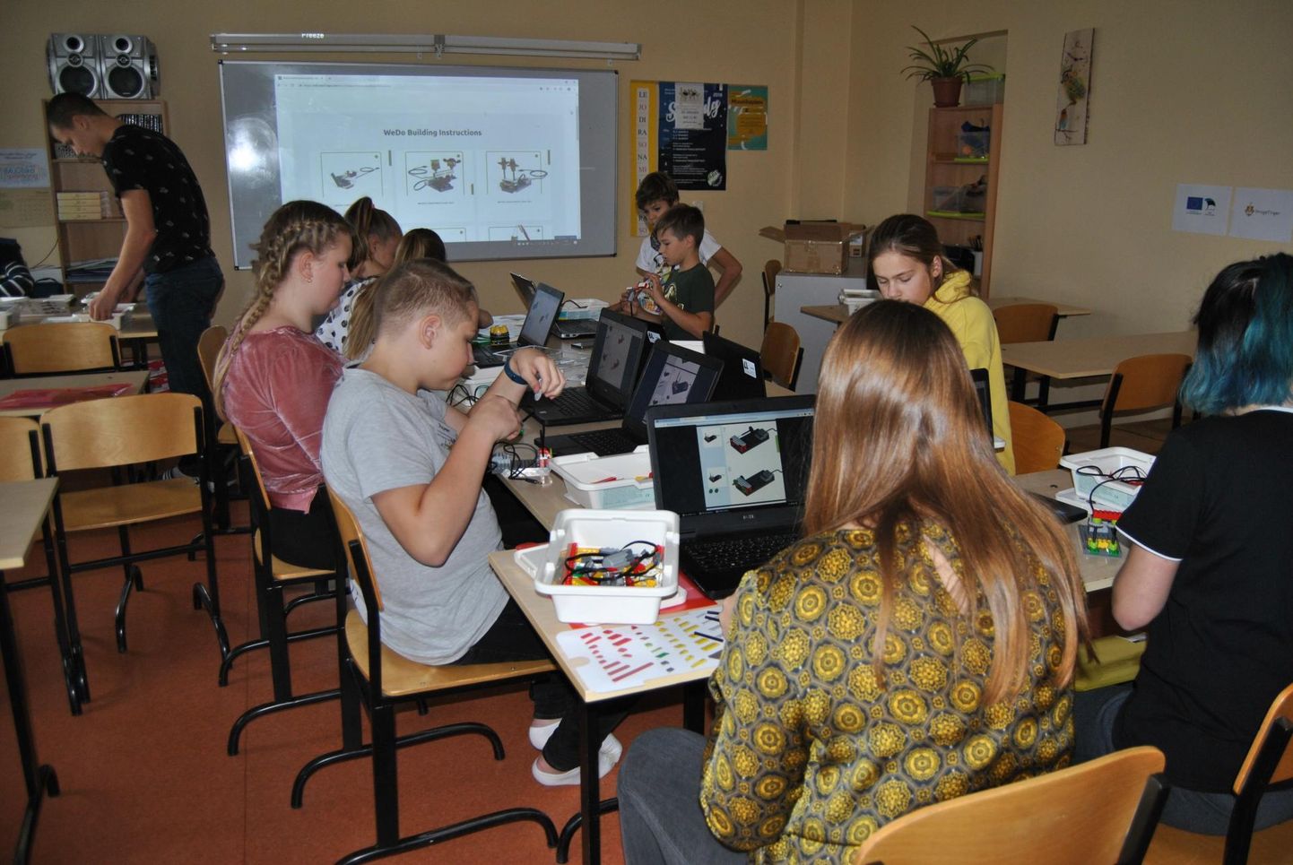 Pärnu-Jaagupis toimus möödunud nädalal andekate matemaatikute laager, milles omandati teadmisi nii nöörijuppide kui robotite abil.