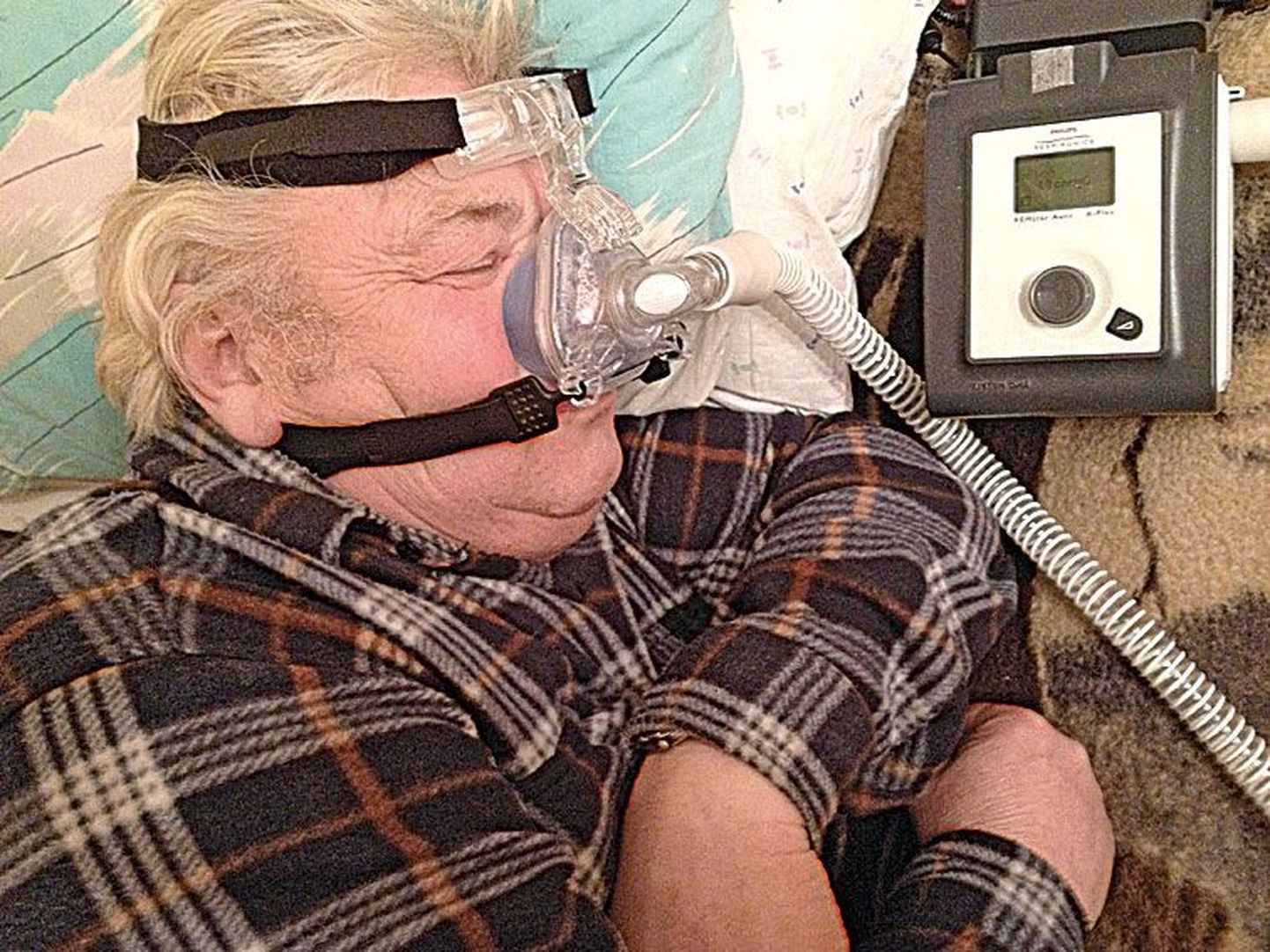 Воотеле Марди использует СРАР-аппарат больше месяца, и остановки дыхания во сне сократились в несколько раз.