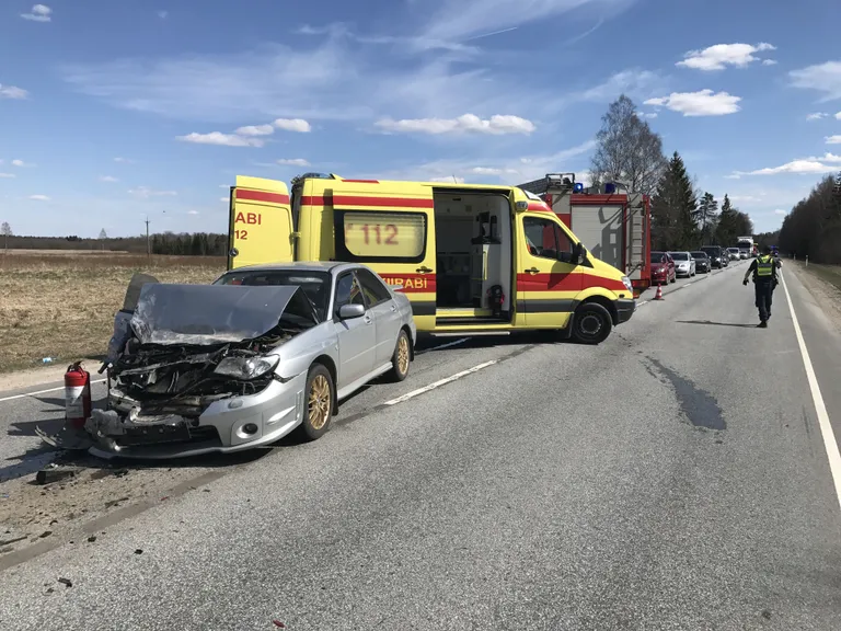 Tallinna-Tartu maanteel põrkasid omavahel kokku viis sõiduautot.