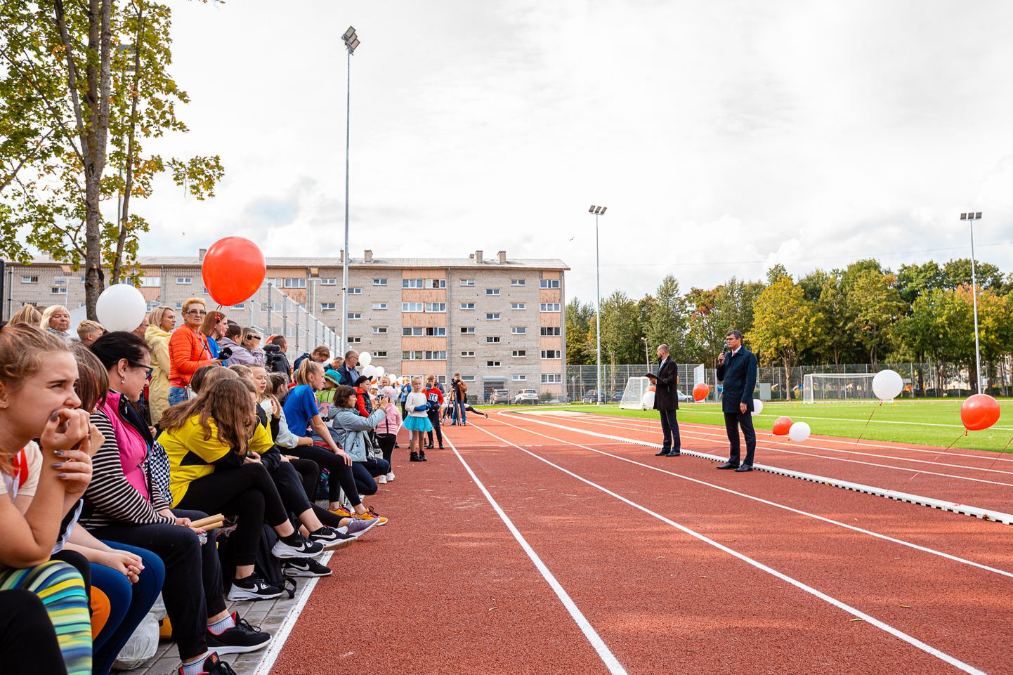 Narva linnapea Aleksei Jevgrafov saabus 11. septembril Kreenholmi gümnaasiumi staadioni avamisele, olemata valmis staadioni kasutusloa väljastamise korraldust allkirjastama.