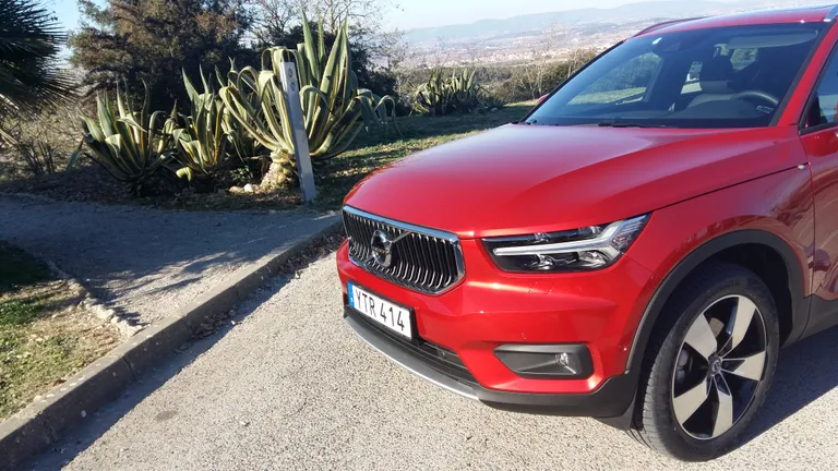 Tuled on nagu suurematel Volvo džiipidel, muus osas ajab XC40 oma rida.