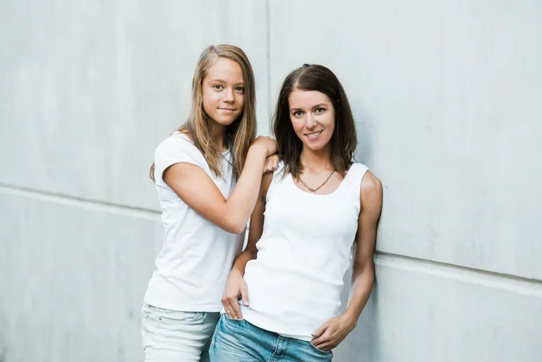 Näituse kuraatorid olid fotograaf Marjaana Vaher ja tema Pärnu Sütevaka humanitaargümnaasiumis õppiv tütar Elis Vaher.