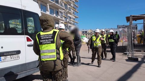 Par nelikumībām ārzemnieku nodarbināšanā ap 40 uzņēmumiem liegts aicināt darbā trešvalstniekus