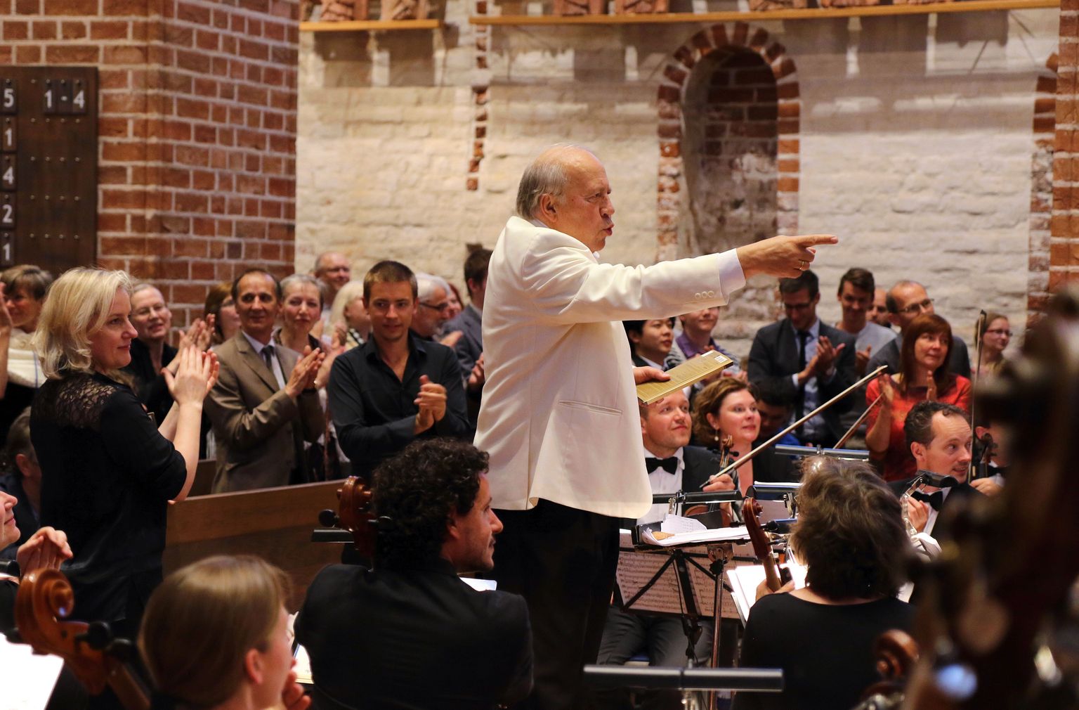 Klaaspärlimängu tänavuse festivali juulis lõpetas Tartu Jaani kirikus pilgeni täis saalile esinenud Philips Symfonie Orkest Neeme Järvi dirigeerimisel.