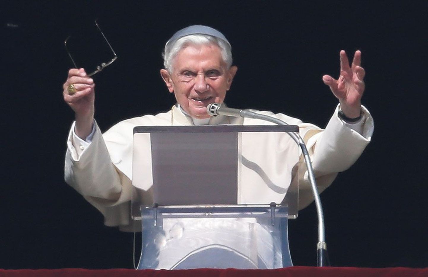 Otsusega ametist tagasi astuda on paavst Benedictus XVI loonud pretsedendi. Joseph Ratzinger tahab veeta eluõhtu kloostrirahus palvetades.